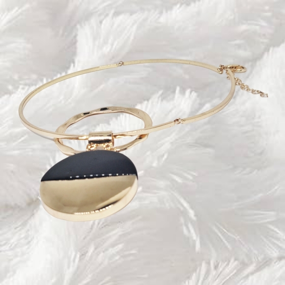 .🌲10/$20.  Gold Tone Flexible Choker with Double Pendants - Picture 2 of 6